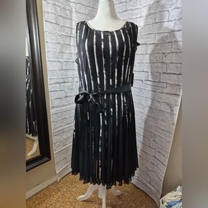 SL Fashions Black and White Sleeveless Dress